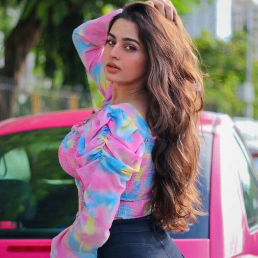 ayesha khan colorful dress