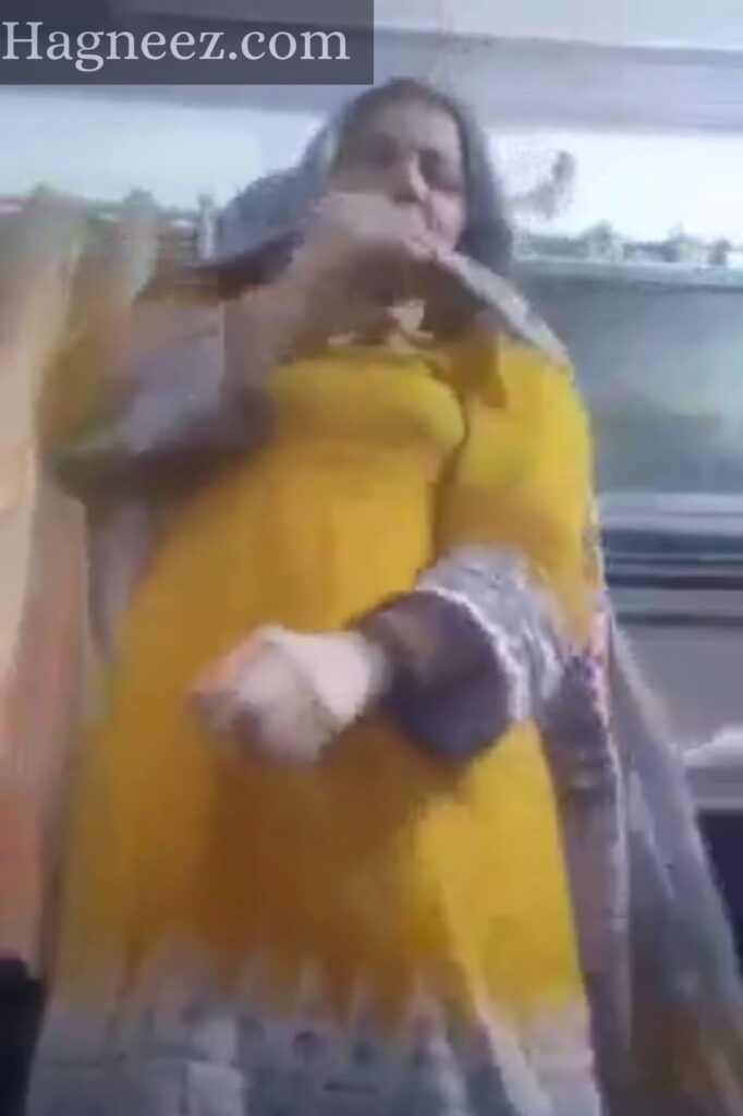 pakistani aunty removing suit salwar