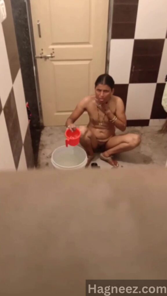 neighbour bhabhi hidden cam bathing