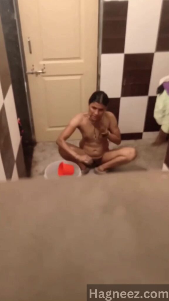 neighbour bhabhi hidden cam bathing
