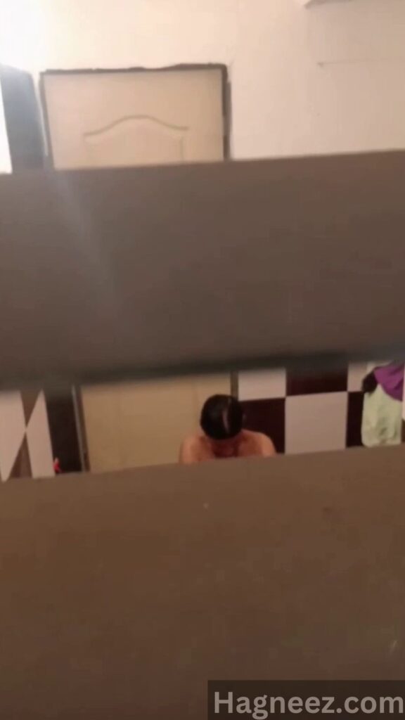 neighbour bhabhi hidden cam bathing