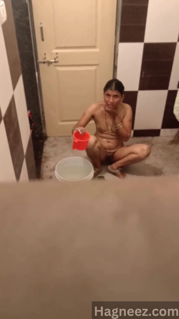 neighbour bhabhi hidden cam bathing