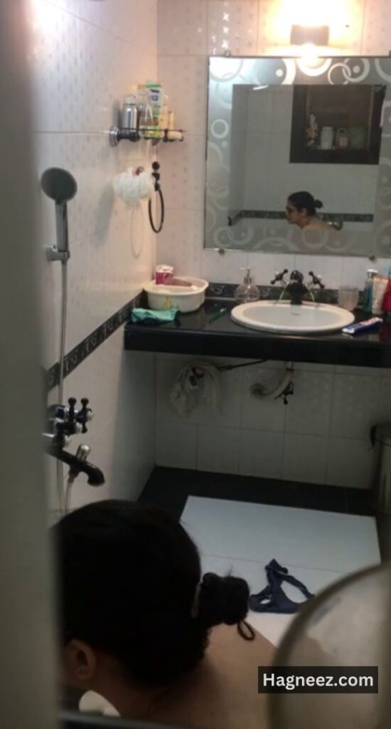 indian bhabhi bathing nudes