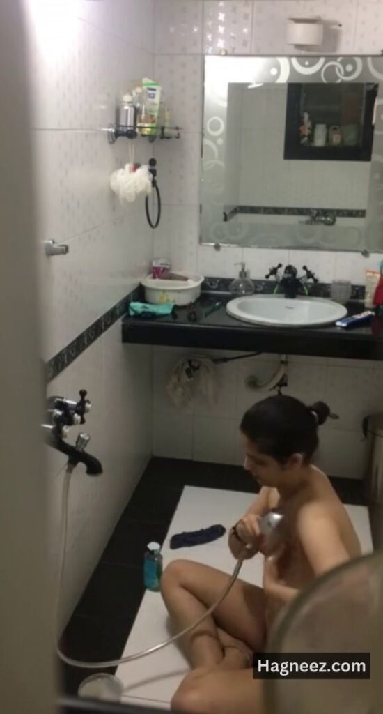 indian bhabhi bathing nudes