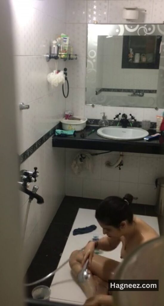 indian bhabhi bathing nudes