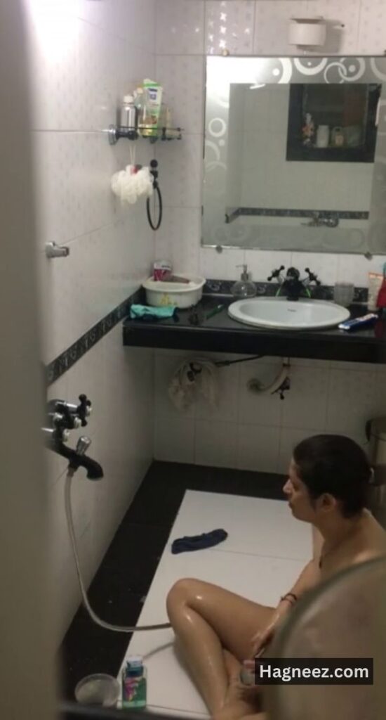 indian bhabhi bathing nudes