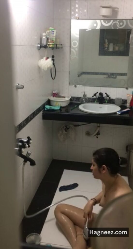 indian bhabhi bathing nudes