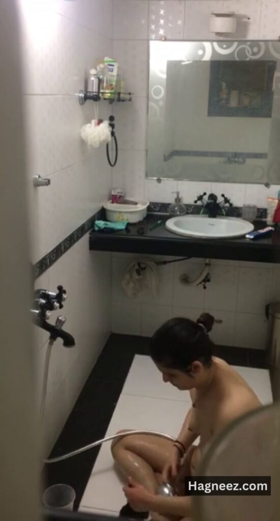 indian bhabhi bathing nudes