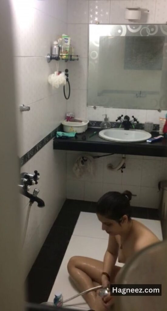 indian bhabhi bathing nudes