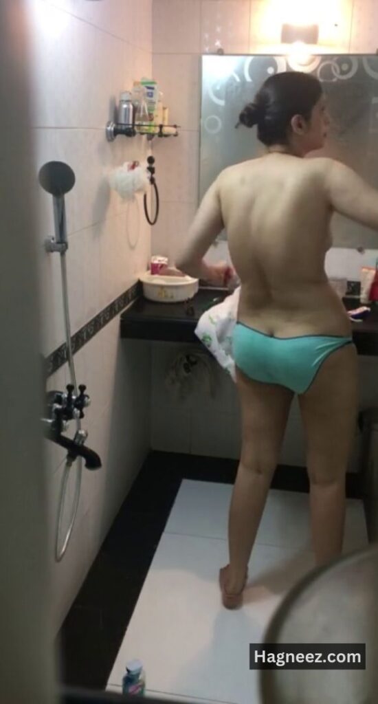 indian bhabhi bathing nudes