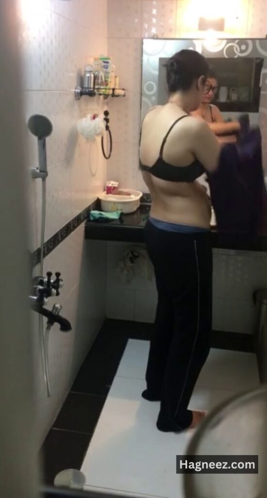 indian bhabhi bathing nudes