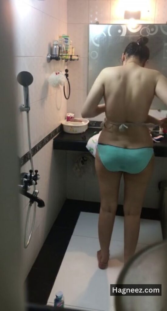 indian bhabhi bathing nudes