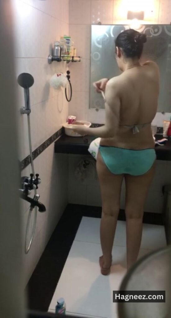 indian bhabhi bathing nudes