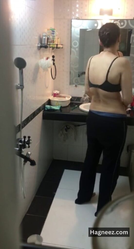 indian bhabhi bathing nudes