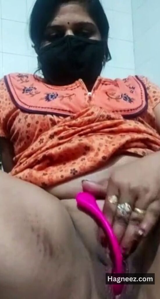 bhabhi blowjob aur fingering ke pics