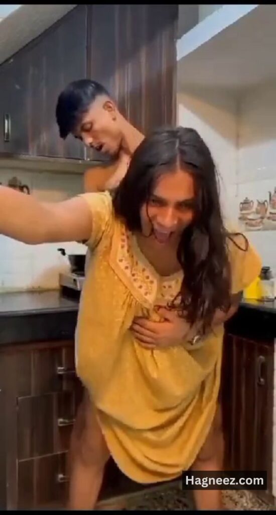 mummy ki kitchen chudai