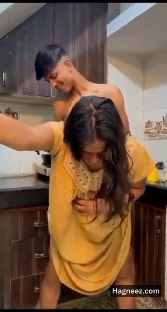 mummy ki kitchen chudai