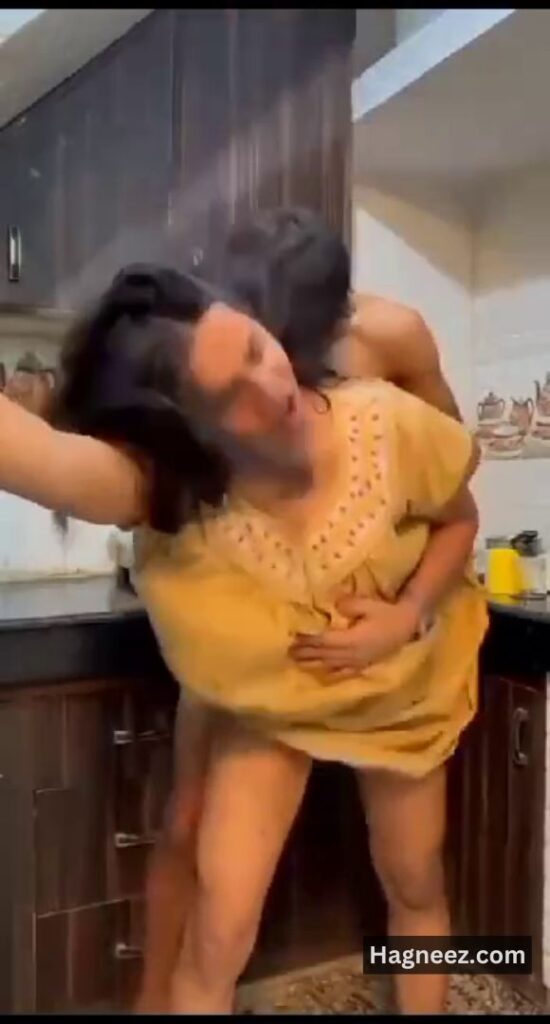 mummy ki kitchen chudai