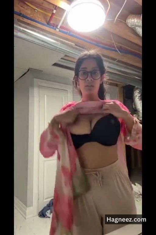 arabian girl remove clothes