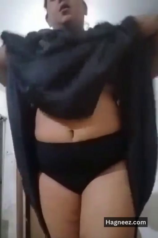 bangladeshi girl tanker boobs nude