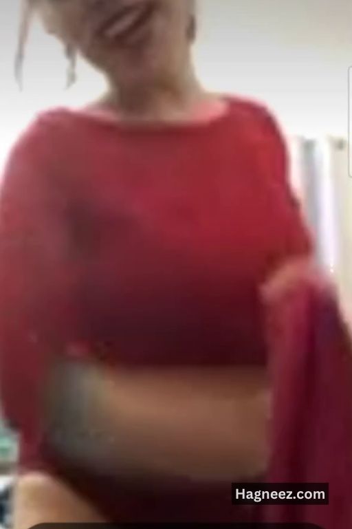 live girl removing clothes nudes