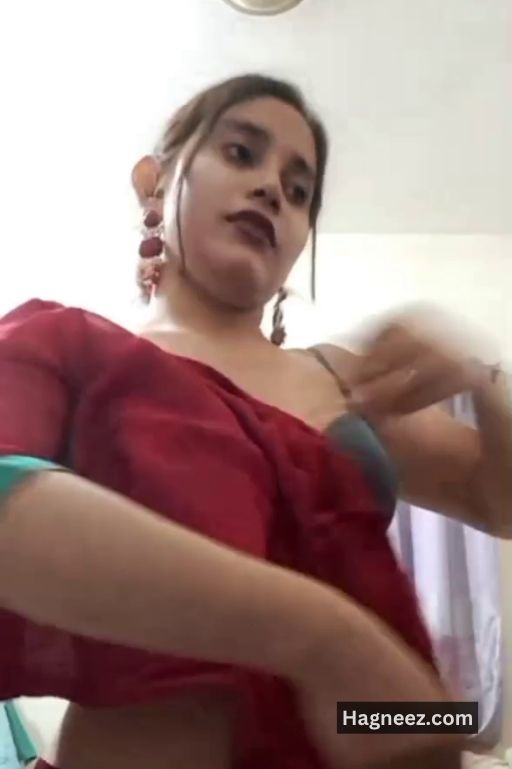 live girl removing clothes nudes