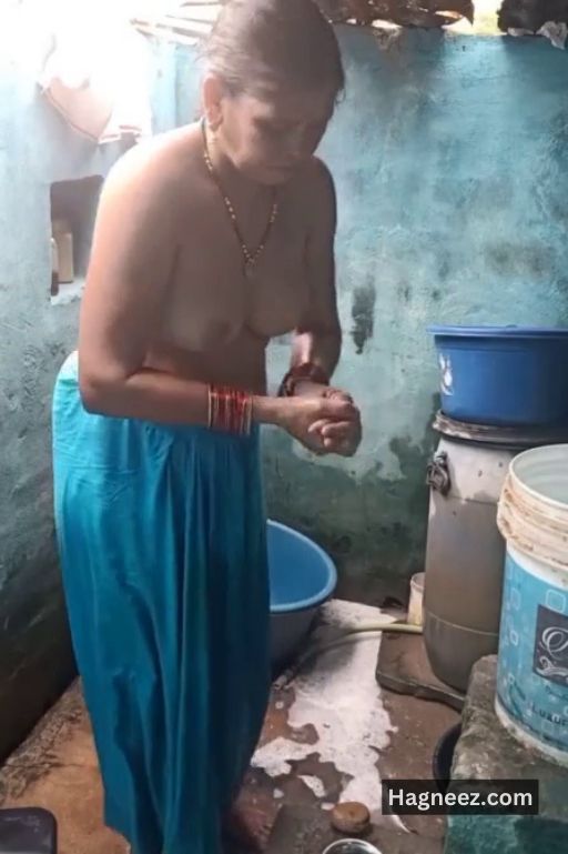 mature aunty bathing xxx hidden cam