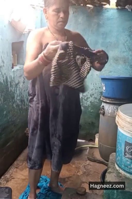 mature aunty bathing xxx hidden cam