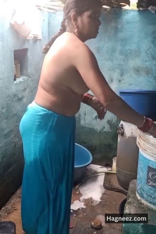 mature aunty bathing xxx hidden cam