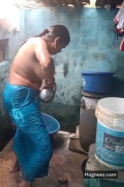 mature aunty bathing xxx hidden cam