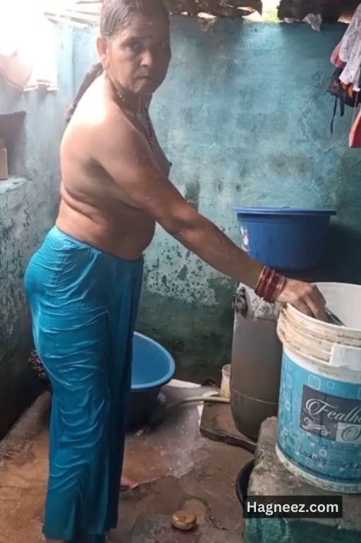 mature aunty bathing xxx hidden cam