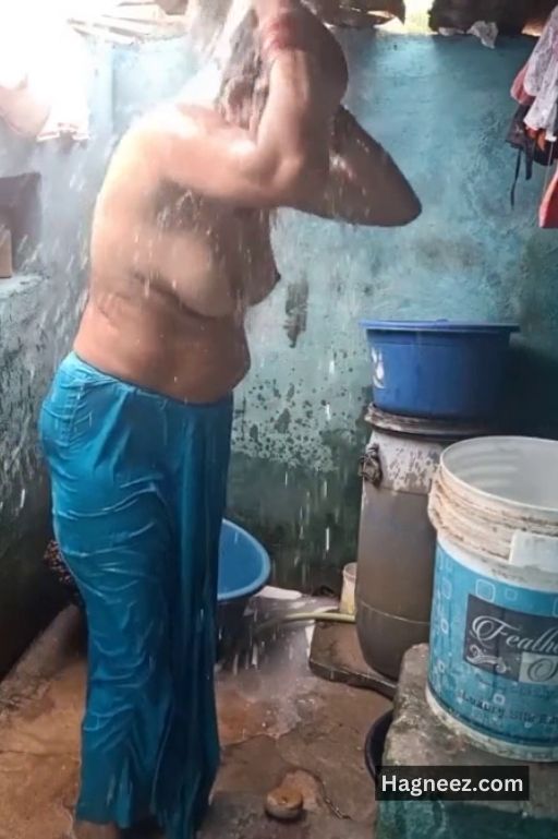 mature aunty bathing xxx hidden cam