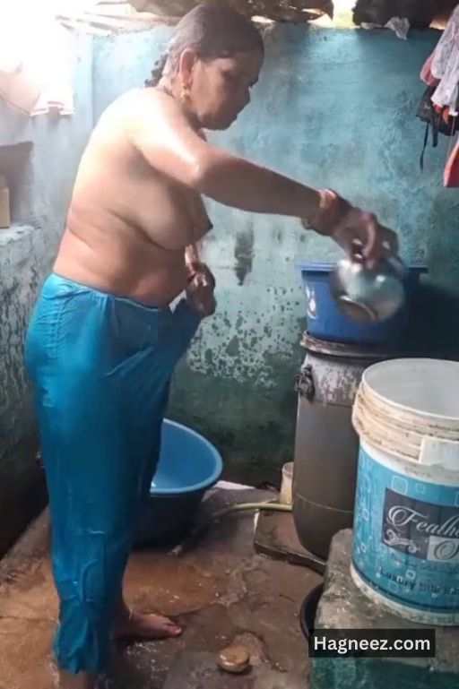 mature aunty bathing xxx hidden cam