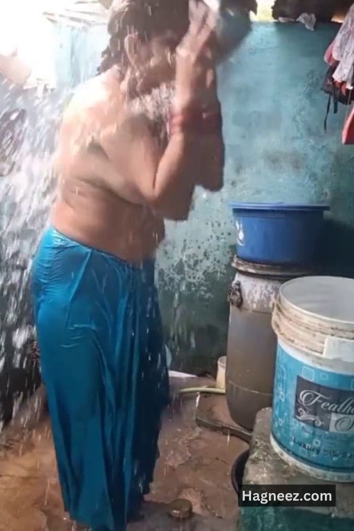 mature aunty bathing xxx hidden cam