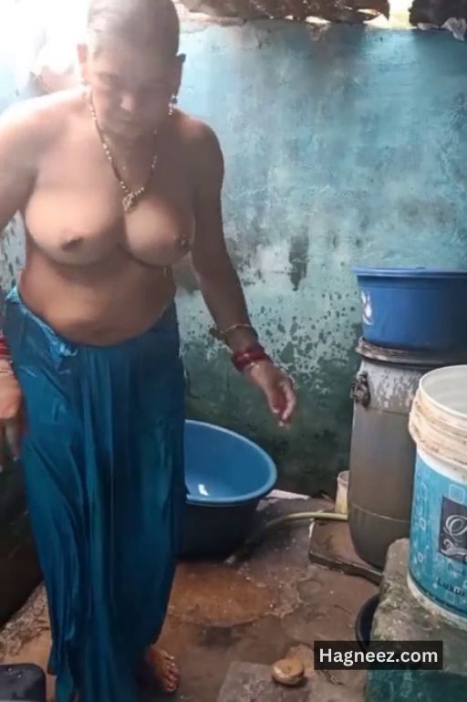 mature aunty bathing xxx hidden cam