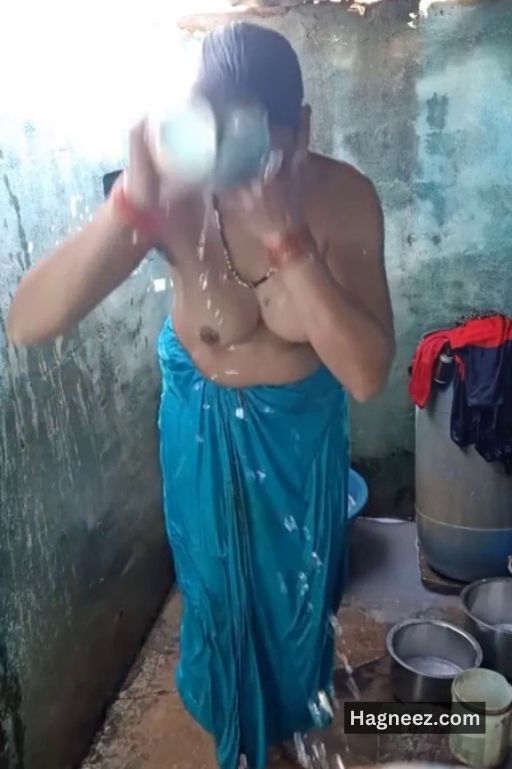 mature aunty bathing xxx hidden cam