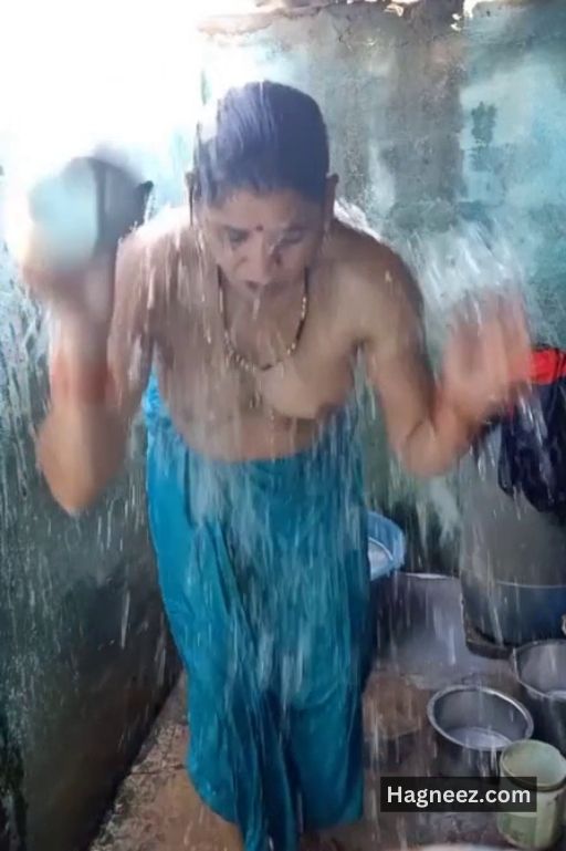 mature aunty bathing xxx hidden cam