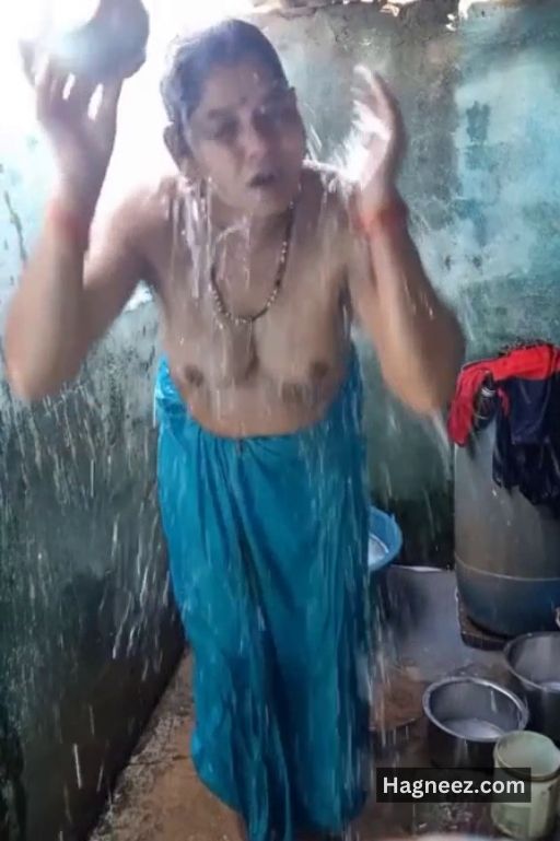 mature aunty bathing xxx hidden cam