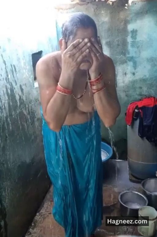 mature aunty bathing xxx hidden cam