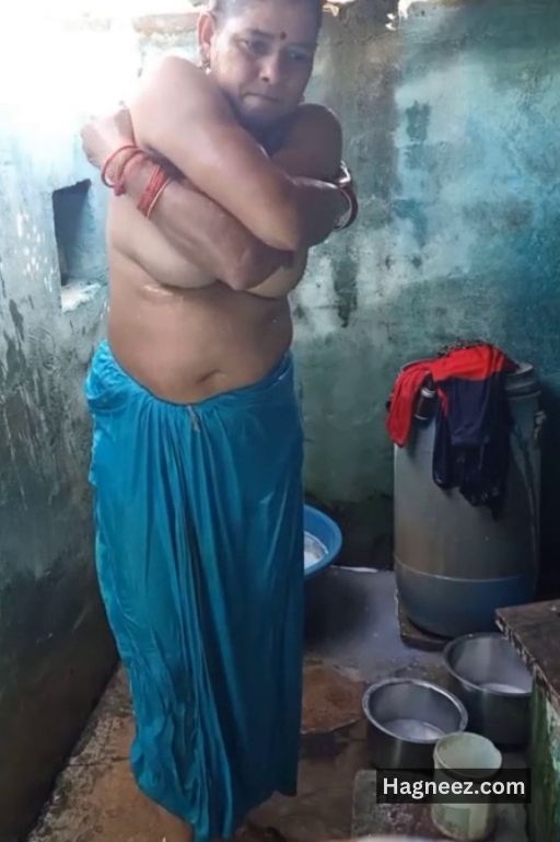 mature aunty bathing xxx hidden cam