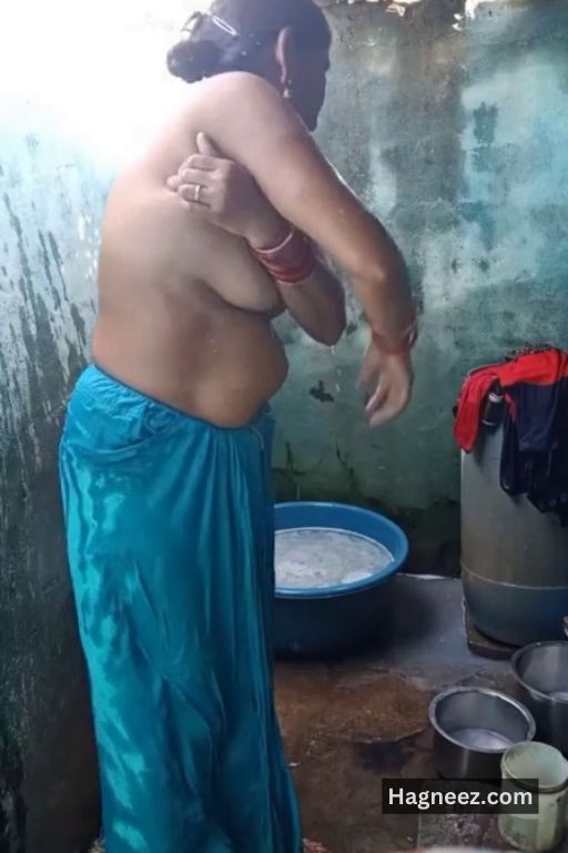 mature aunty bathing xxx hidden cam