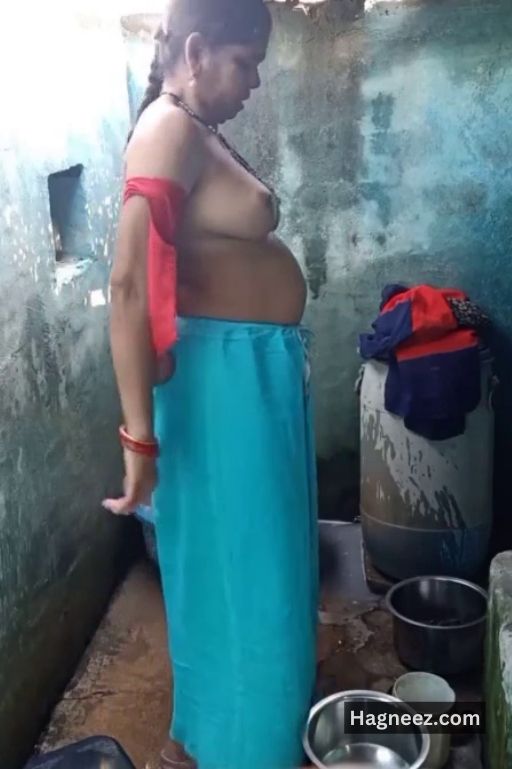 mature aunty bathing xxx hidden cam