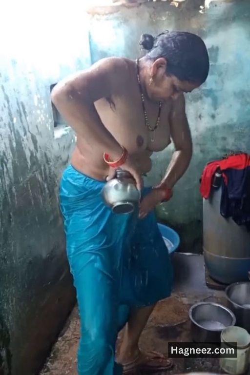 mature aunty bathing xxx hidden cam