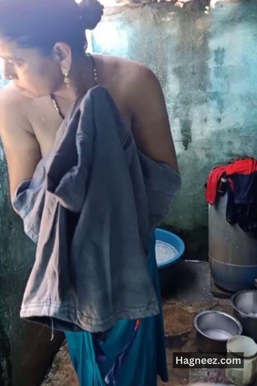 mature aunty bathing xxx hidden cam