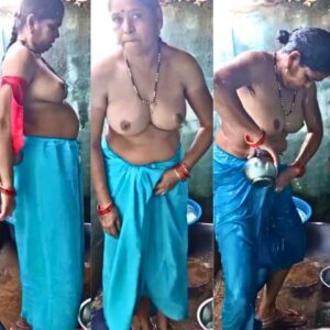 52+ Mature Aunty Bathroom Bathing Nude Images