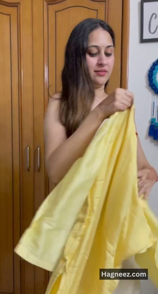 girl removing clothes nudes