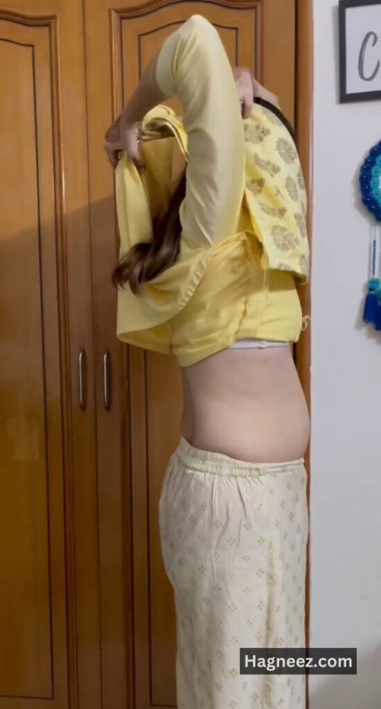 girl removing clothes nudes