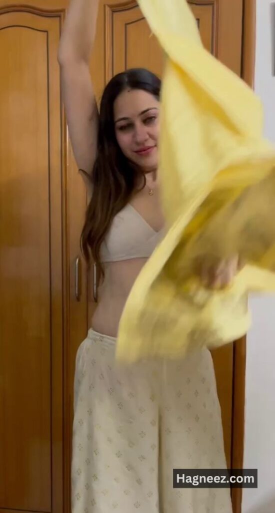 girl removing clothes nudes