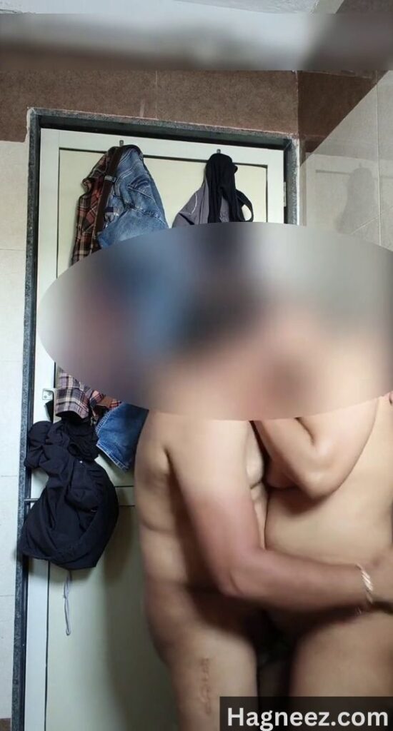 aunty ki bathroom mein chudai