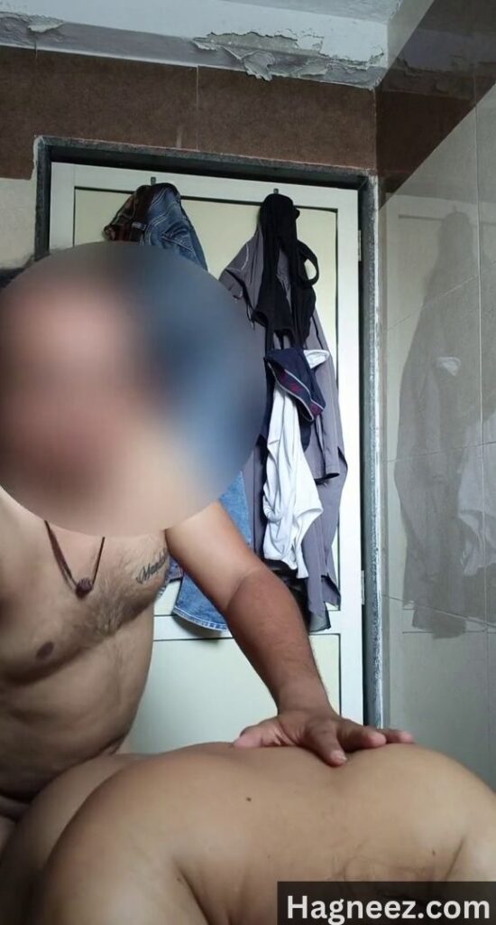 aunty ki bathroom mein chudai